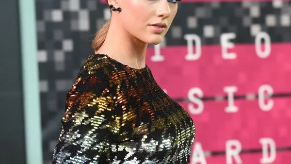 Модната линия на Тейлър Суифт покори Хонконг