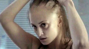 Пенелопе Крус си обръсна косата