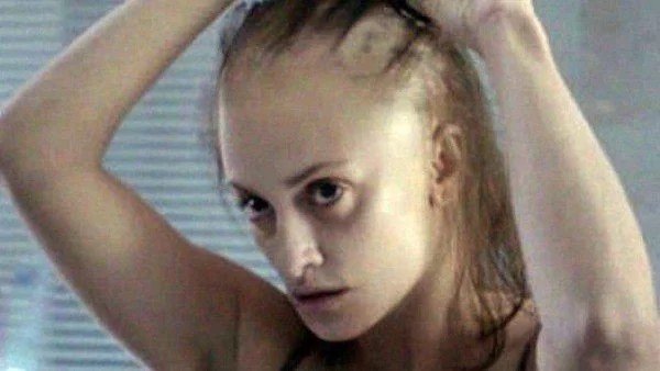 Пенелопе Крус си обръсна косата