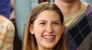 Как изглежда актрисата от "По средата" извън роля 