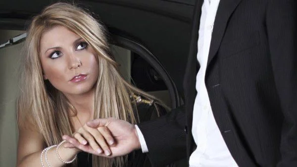 Джентълмен с дамите, каруцар с кучките