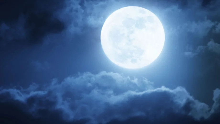 Кои са тайнствените туристи, които ще пътуват до Луната през 2018 г.?