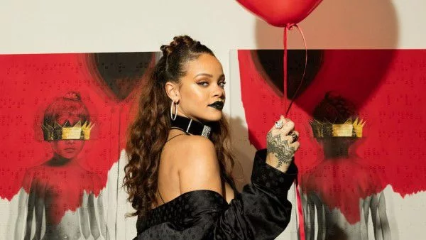 Риана пусна  дългоочаквания си нов албум 