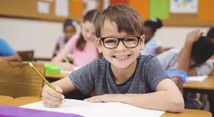 Виц на деня: Първокласник иска да го прехвърлят в 3-ти клас