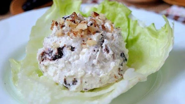 Разядка със сушени сини сливи