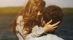 Любовта е...