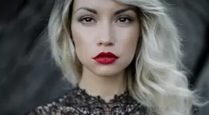 Виц за днес: Влиза слепец в женски рокерски бар