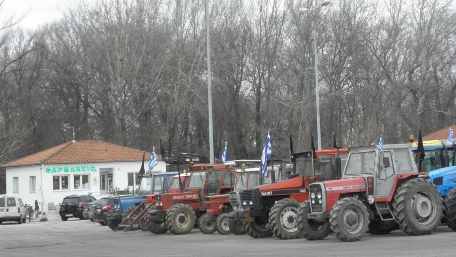 Гръцките фермери плашат с още блокади 