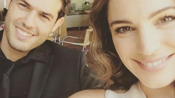 Кели Брук се сгоди