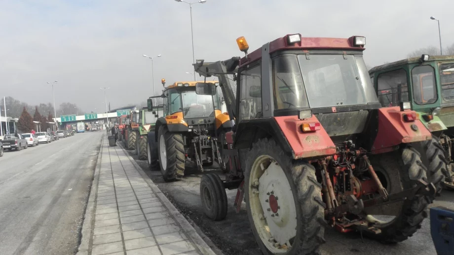 Гръцки фермери отново блокираха границата