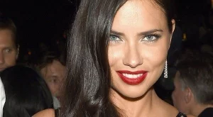 Адриана Лима се показа без грим