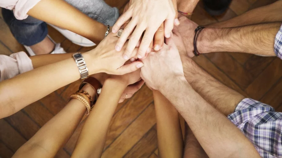 Как тийм билдингът да бъде едновременно забавен и евтин  