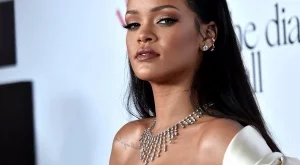 Риана със собствена линия слънчеви очила