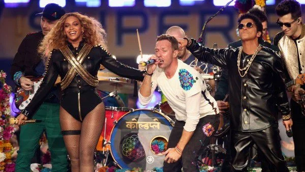 Зрелище на Супербоул 2015 