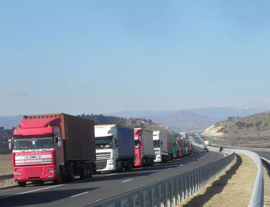 До края на март: Спират камионите над 12 тона по част от магистрала "Хемус"