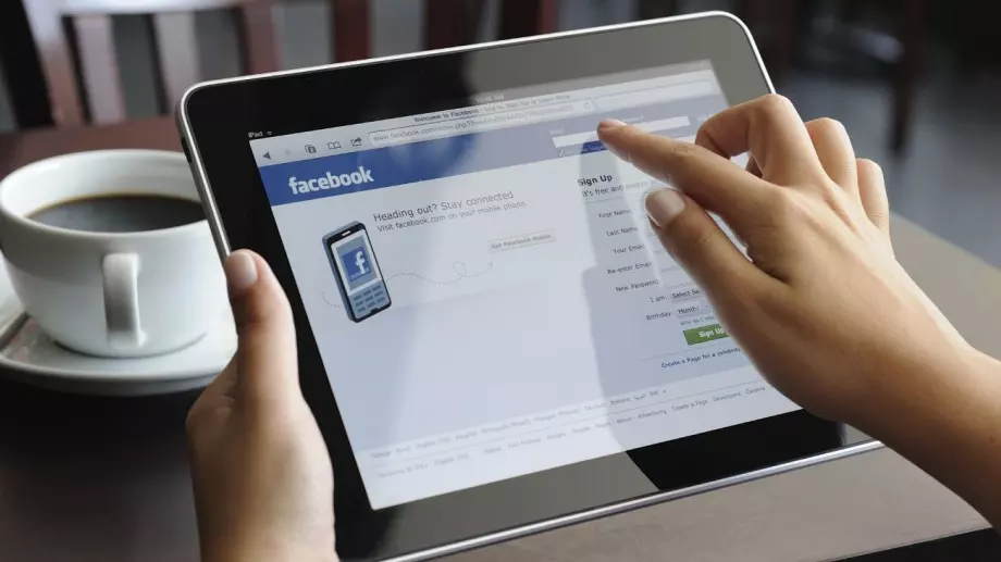  Facebook пуска нова услуга за онлайн търговия 