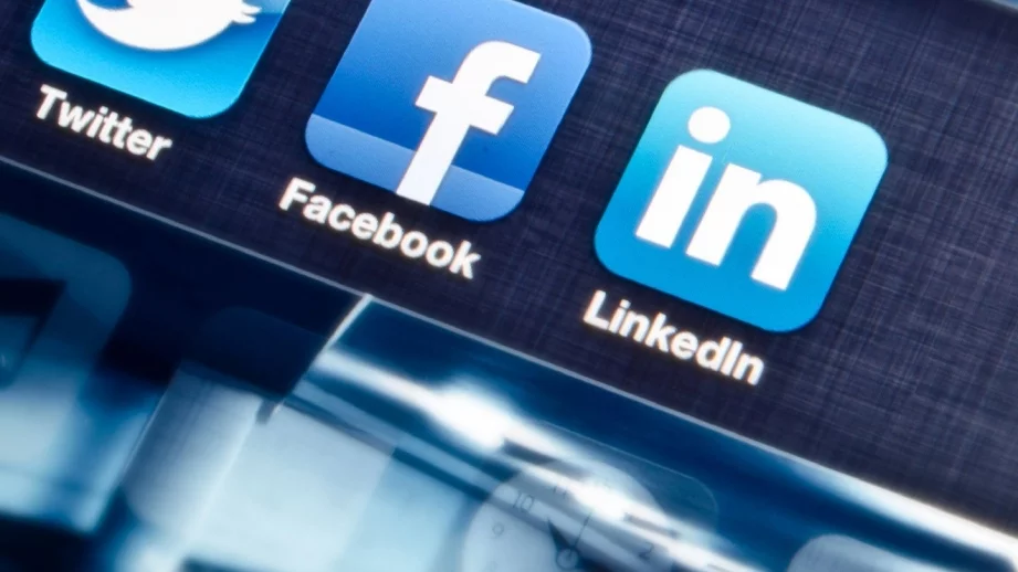 Най-подходящият купувач на Twitter е... Facebook?