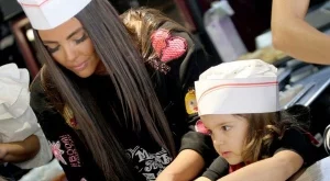 Николета Лозанова готви с дъщеря си