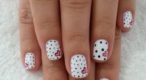 10 идеи за маникюр със сърчица