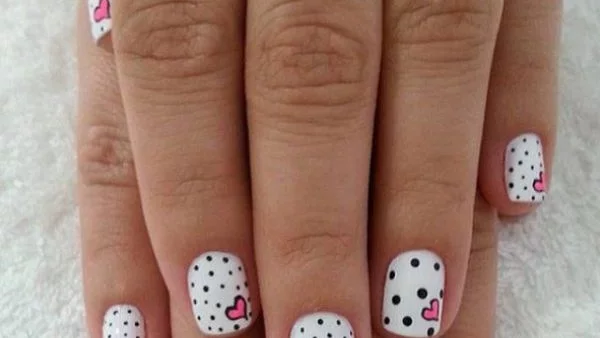 10 идеи за маникюр със сърчица