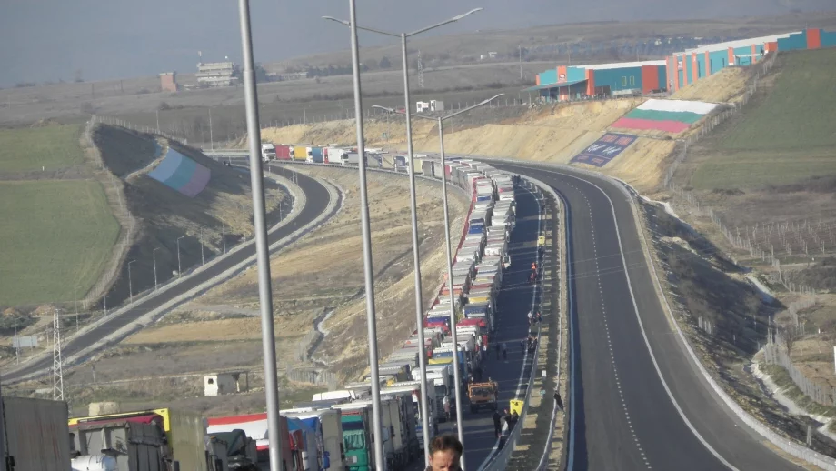 Превозвачите заплашиха с блокиране на гранични пунктове 