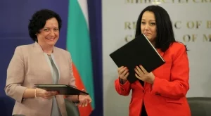 Василева и Павлова подписаха договор за ВиК сектора
