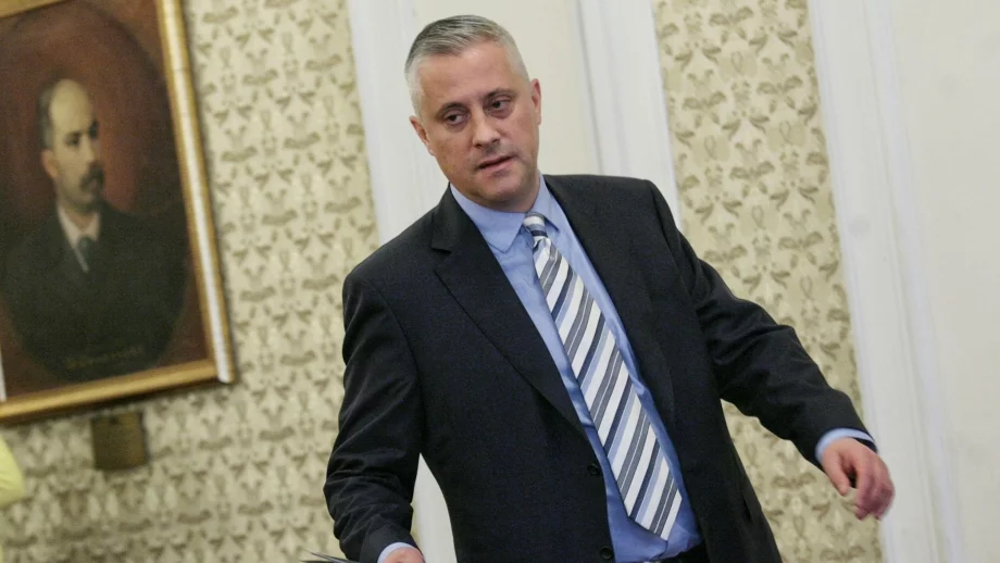 Лукарски увеличил шефовете на неработещо дружество с трима служители 