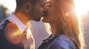 Kогато откриеш човека, първата целувка е всичко