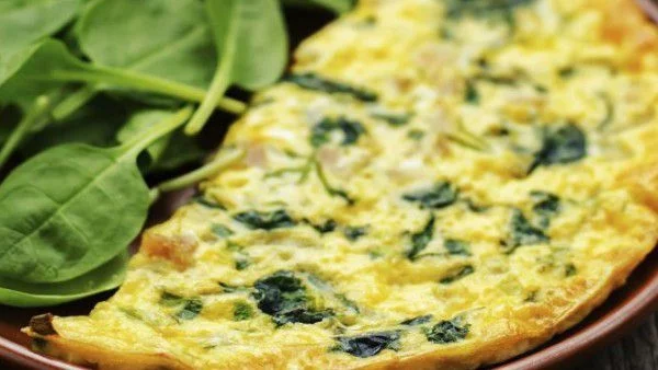  Фритата с яйца, спанак и пилешко