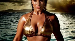 Sport Illustrated за първи път с пищни модели