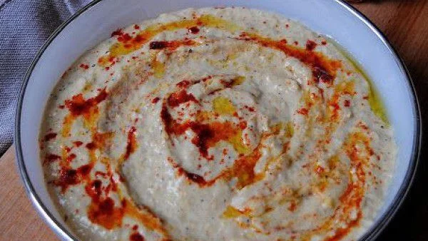 Хумус с царевица