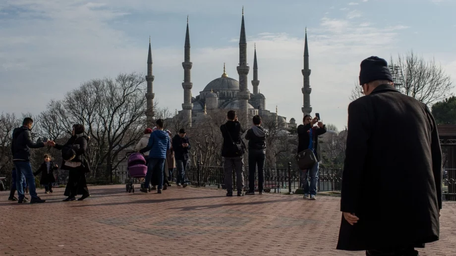 Външно съветва: Не ходете на "Таксим", около Долмабахче и на летище "Ататюрк"