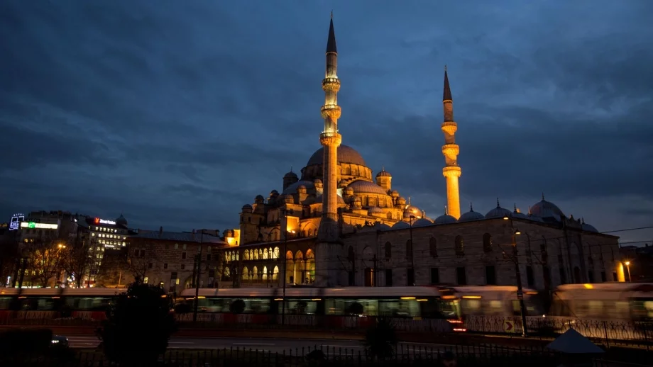 Прогноза: Турция ще загуби 10 млн. туристи след последните политически сътресения