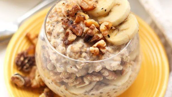 Лесна закуска с банан, чиа и овесени ядки