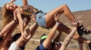 Колекция, вдъхновена от феста Coachella Valley Music