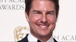 Том Круз си обезобрази лицето