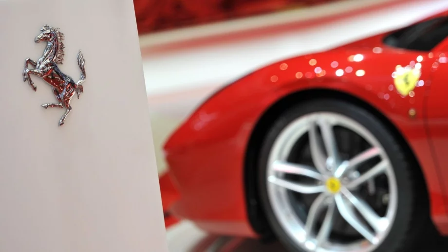 Сорос инвестира в акции на Ferrari 