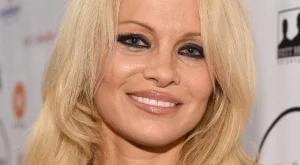 И Памела Андерсън иска руско гражданство