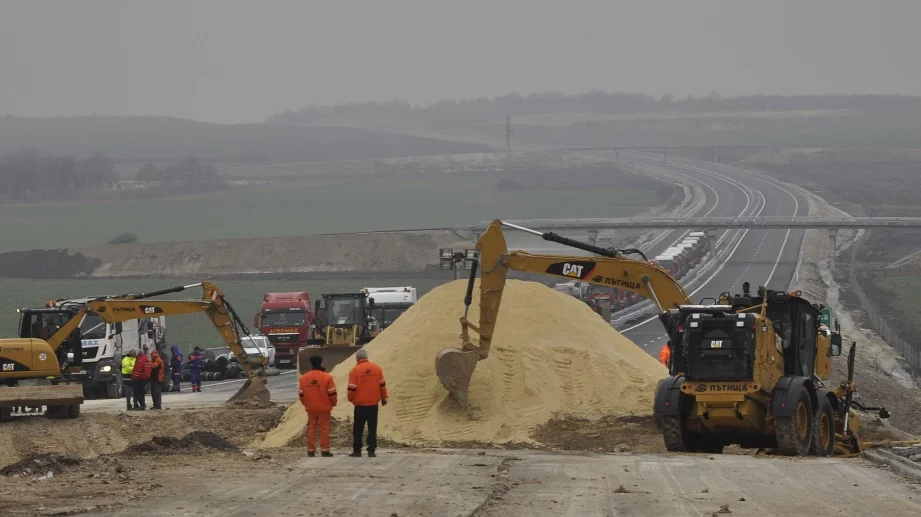 100 млн. лева отиват за ремонти на републиканските пътища у нас