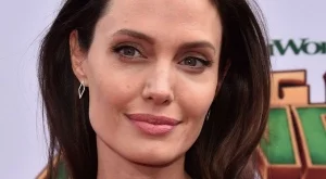 Джоли става политик