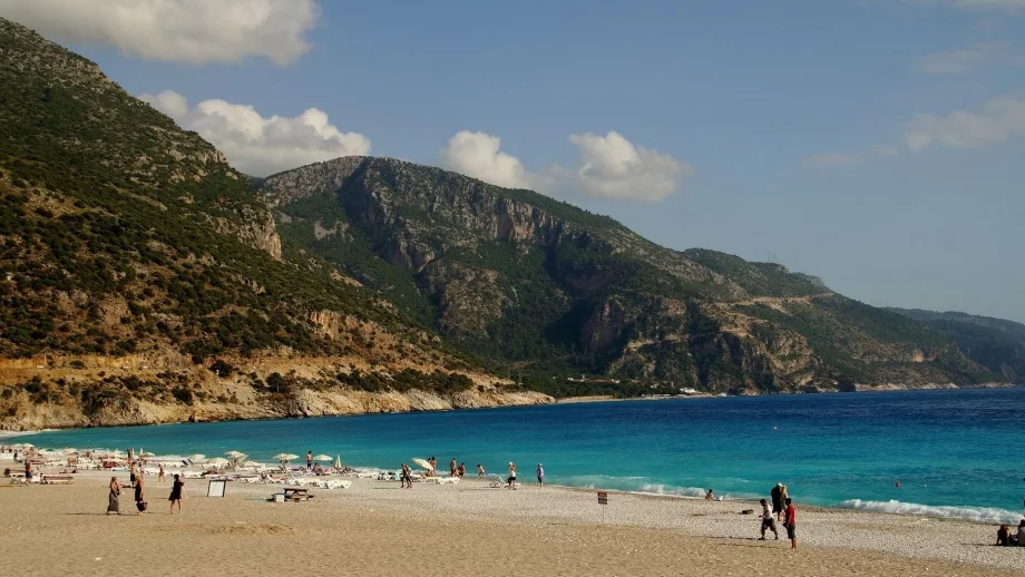 Българските туроператори ще загубят до 100 млн. евро заради ситуацията в Турция  