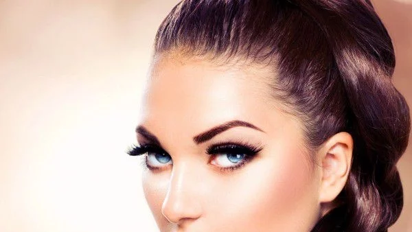 Трикове за перфектно оформени вежди