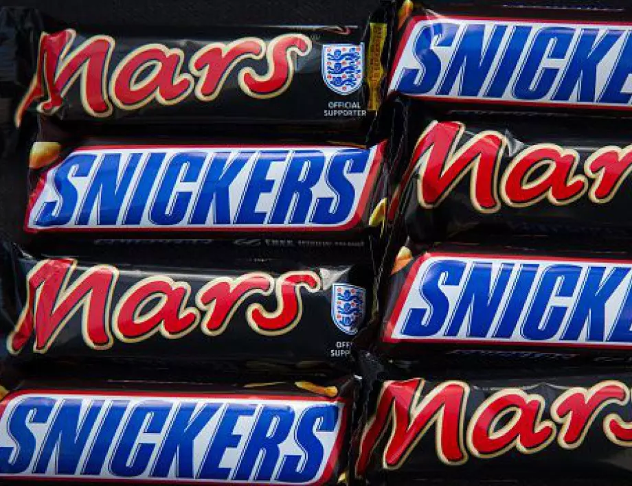 Snickers в Испания се извини за хомофобска реклама (ВИДЕО)