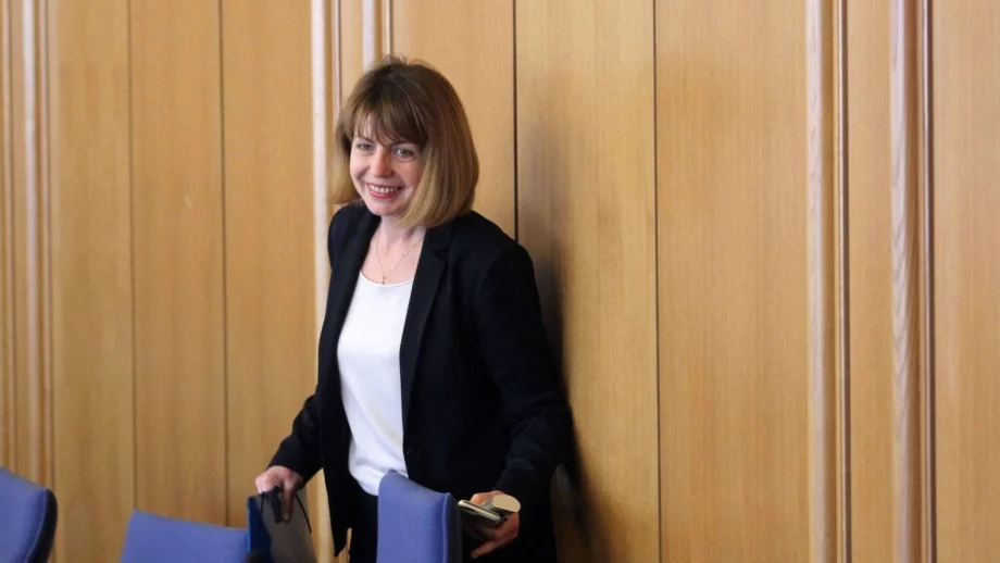 Фандъкова: Сменихме 50% от автобусите в столичния градски транспорт с нови