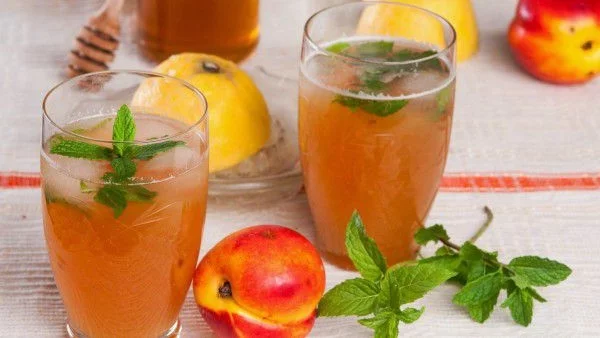 Вкусен домашен студен чай с праскови