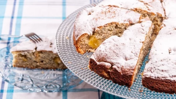 Немски сладкиш с марципан, ананас и маково семе