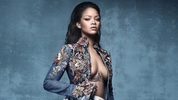 Риана с колекция обувки за Маноло Бланик