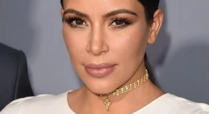 Ким Кардашиян отново се снима гола