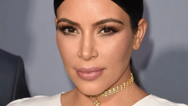 Ким Кардашиян отново се снима гола