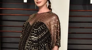 Ясен е полът на бебето на Ан Хатауей